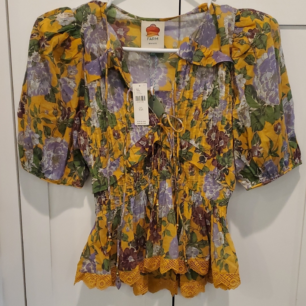 NEW WITH TAGS Farm Rio Floral Yellow and Purple Women's Top